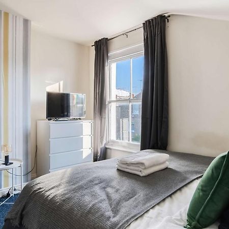 Two Bedroom Apartment In Tooting London Bagian luar foto